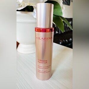 Clarins V Shaping Facial Lift Serum in Gold and Red